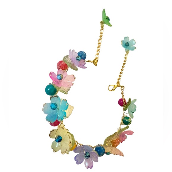 Fairy Bracelet with Lucite Flowers, Leaves,Chrysocolla Beads and Sediment Jasper - Picture 3 of 6